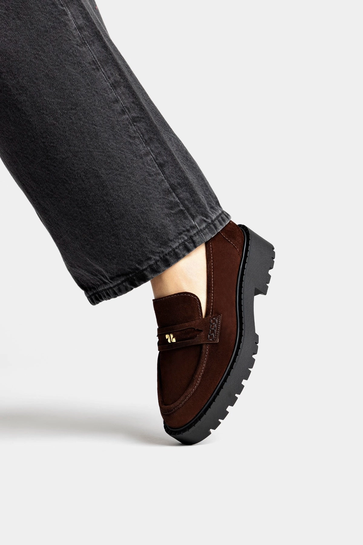 Suki Lugsole Loafer In Brown Suede Stage Pop