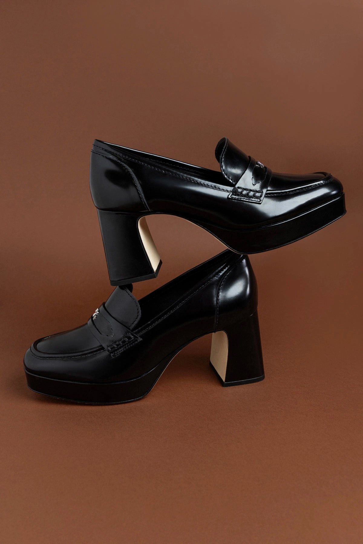 Run Free Ventilation Perforation System Suki Platform In Black Box Leather