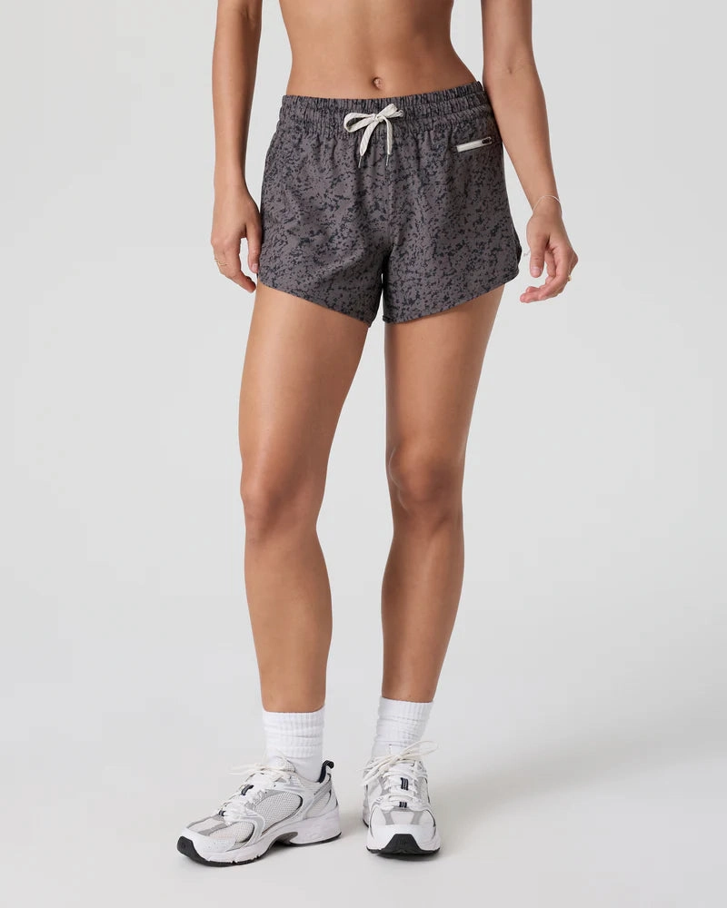 vuori Women's Clementine 4" Short 2.0 in Chia Stucco NonIrritating