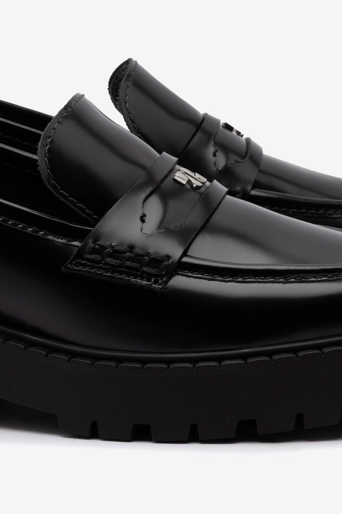 Suki Lugsole Loafer In Black Box Leather Desert Cool