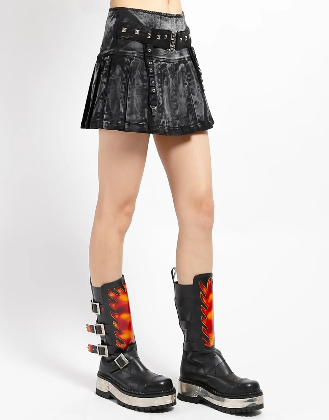 PEACE PLEATED SKIRT BLACK On The Go