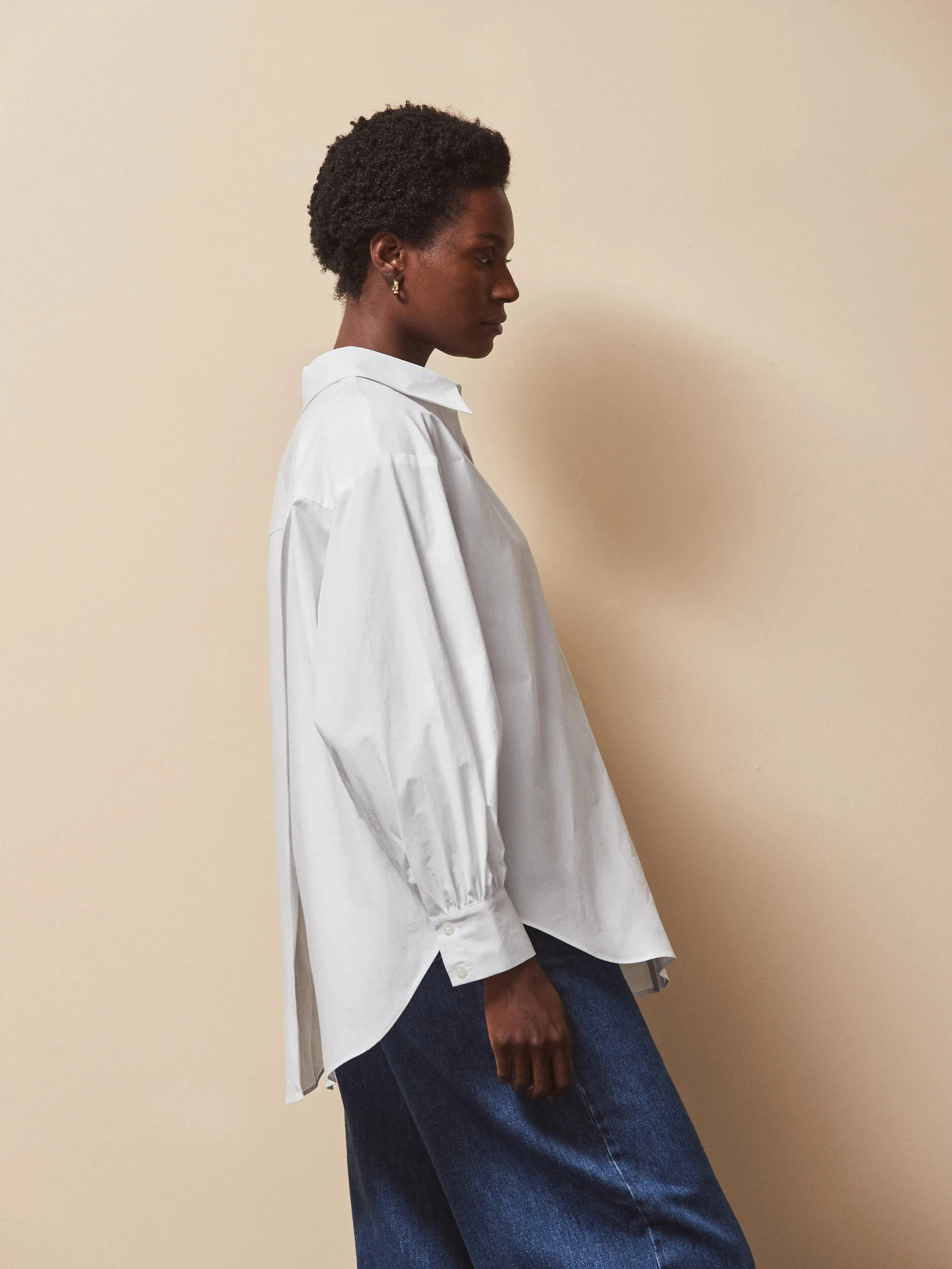 Non Restrictive Cut AdjustableHem White Poplin Split Back Shirt