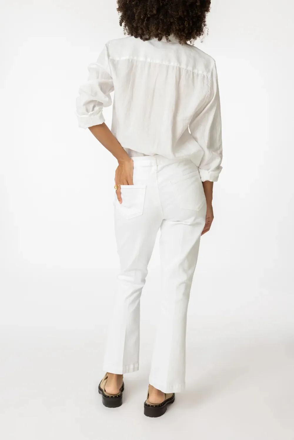 Ali High Rise Slim Flare Blanc Lightweight Feel Balanced Style