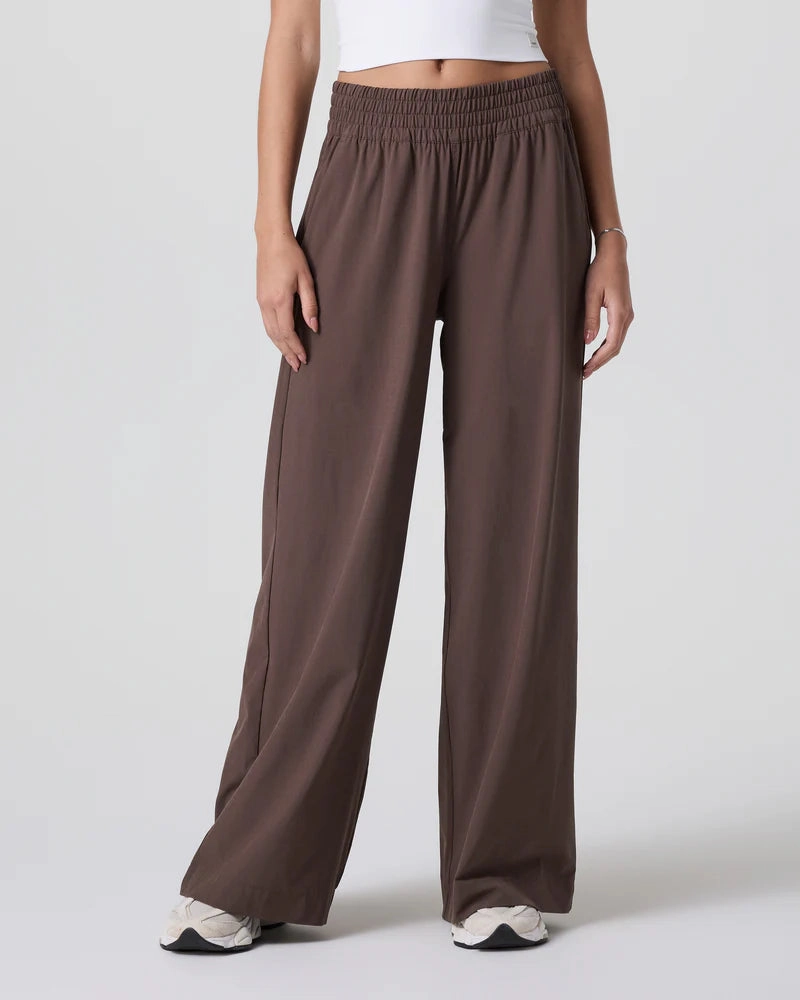 ribbed texture BreathableMesh vuori Women's Villa Wideleg Pant in Java