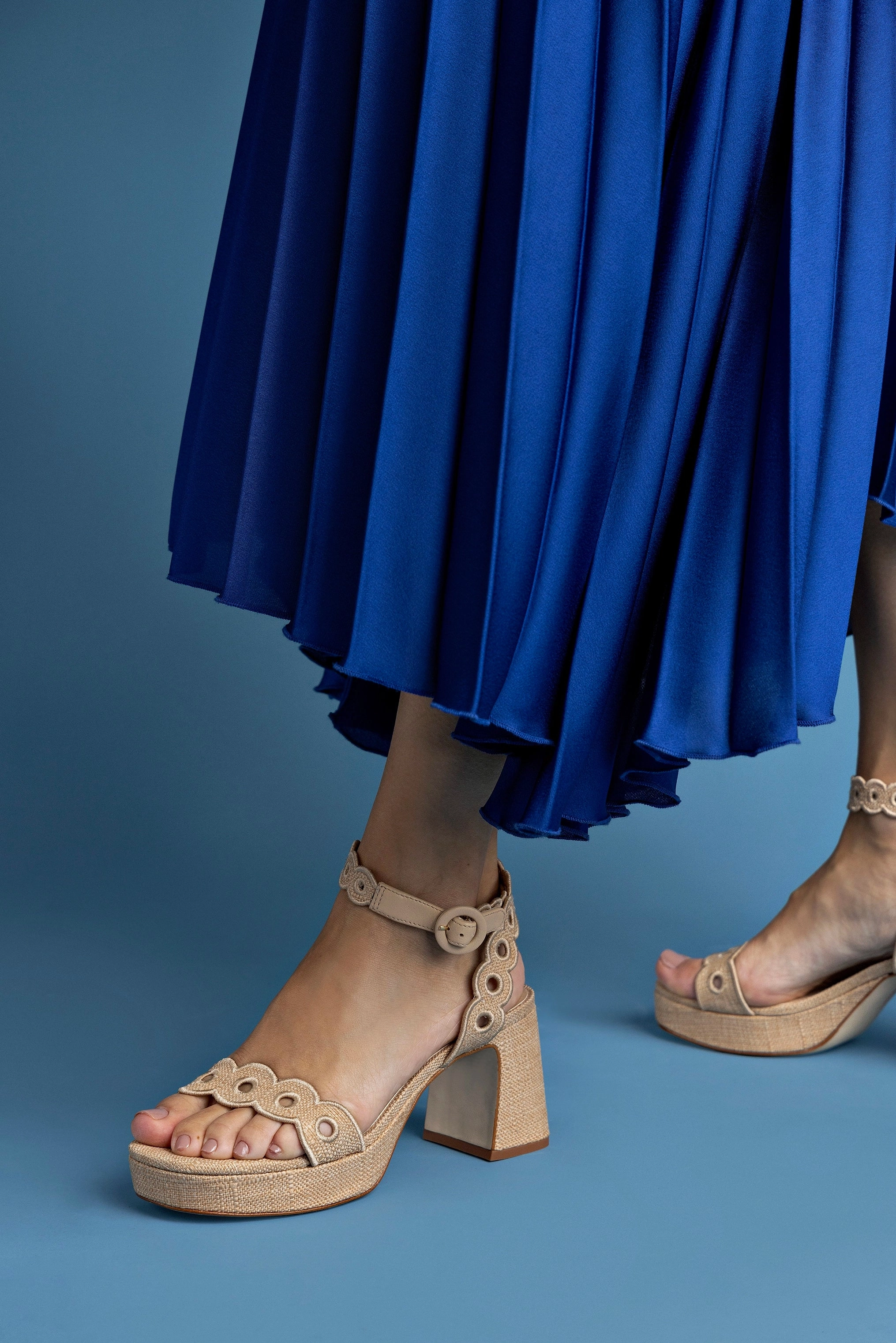 Training Mode Dolly Broderie Low Sandal In Beige Raffia